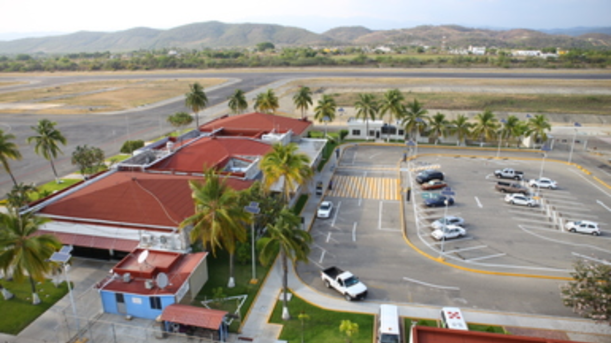 Aeropuerto Internacional PE suspende actividades por huracán