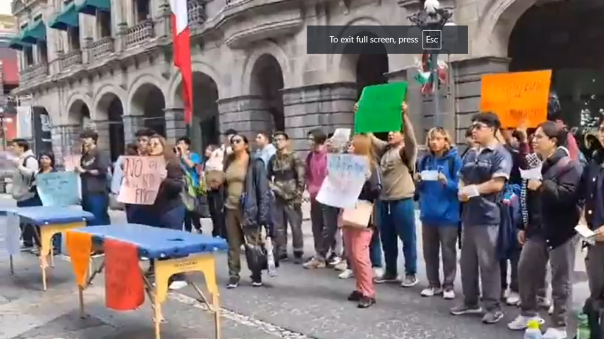 Estudiantes protestan en Puebla