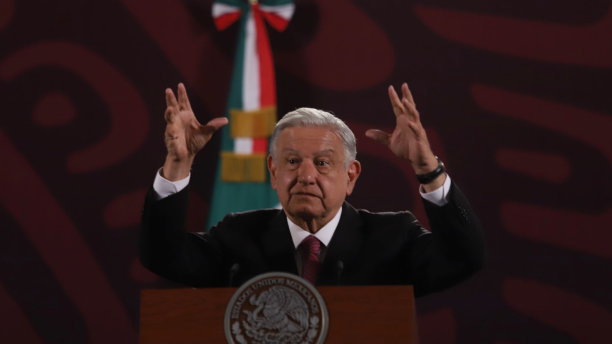 AMLO acusó que hay desinformación e intereses políticos que impiden que el caso se resuelva.