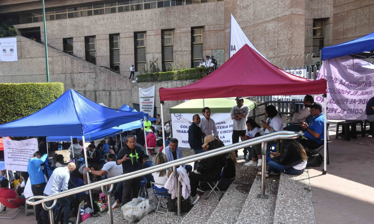 Plantón de trabajadores del Poder Judicial de la Federación