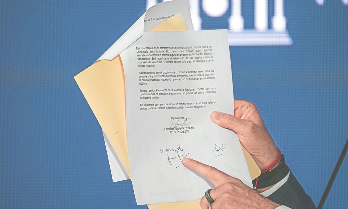 El candidato opositor venezolano Edmundo González Urrutia declaró haber firmado bajo "coacción" un documento que ratifica la reelección de Nicolás Maduro