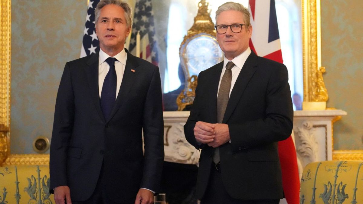 ACUSACIONES. Antony Blinken, en Londres, junto a Keir Starmer, confirmó que el país islámico planea enviar misiles balísticos a Rusia en las próximas semanas.