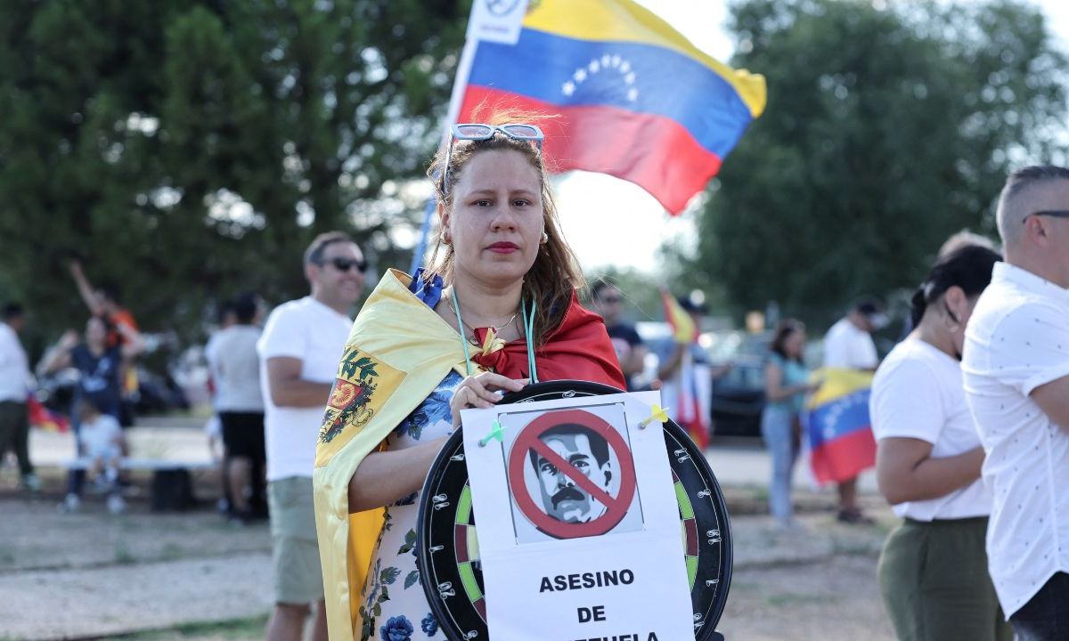 PRESIÓN. Varios manifestantes contra la reelección de Maduro se reunieron esta semana en Madrid, para exigir respeto a la voluntad popular y un cambio urgente.