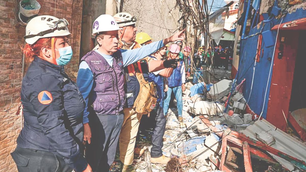 Solidaridad. Giovani Gutiérrez, alcalde de la demarcación, acudió al lugar del siniestro para brindar ayuda y apoyo a los afectados.