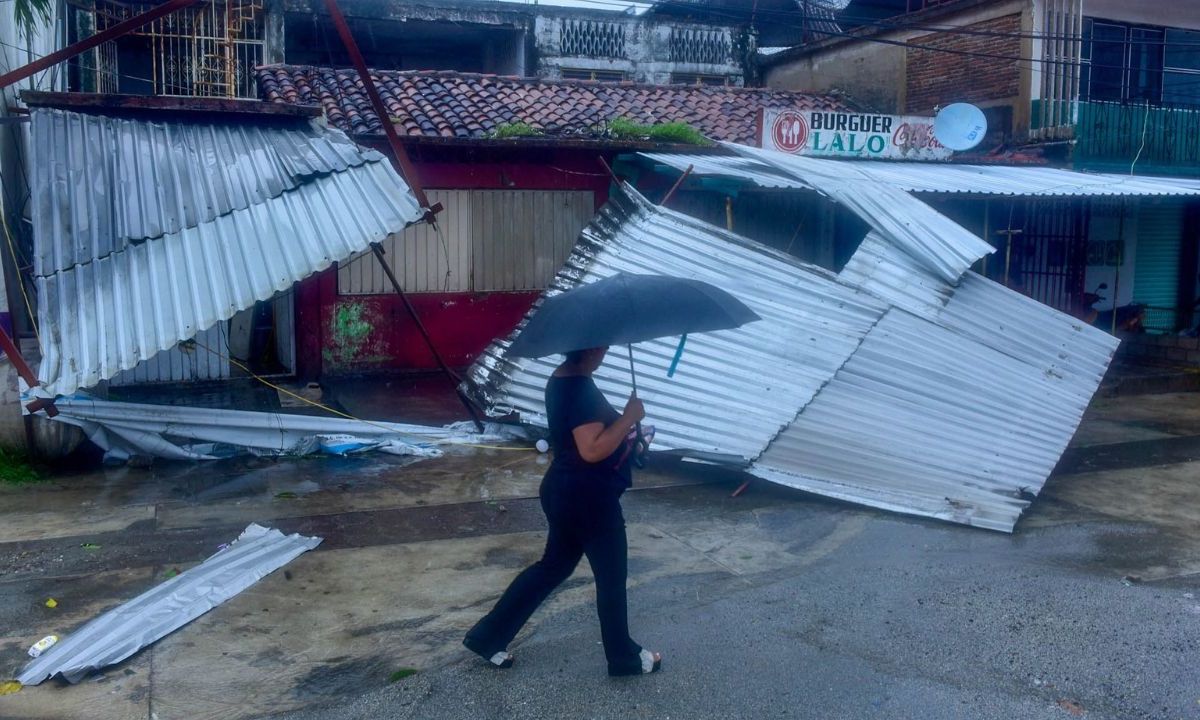 La red carretera de Oaxaca colapsó al paso de John y sus remanentes, que provocaron lluvias en la mayor parte del estado,