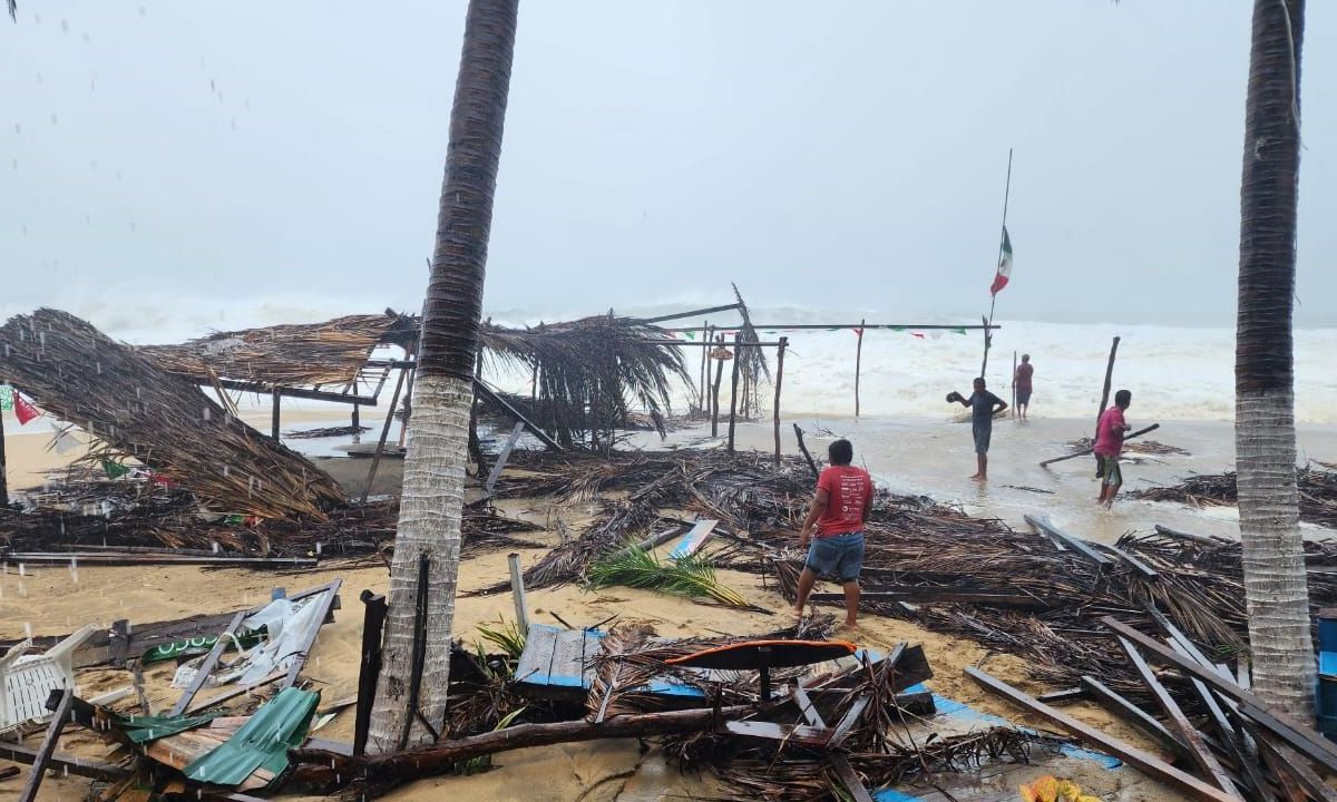 DAÑOS. Diversas partes de Guerrero quedaron damnificadas por el huracán, entre ellas Acapulco y la costa chica.