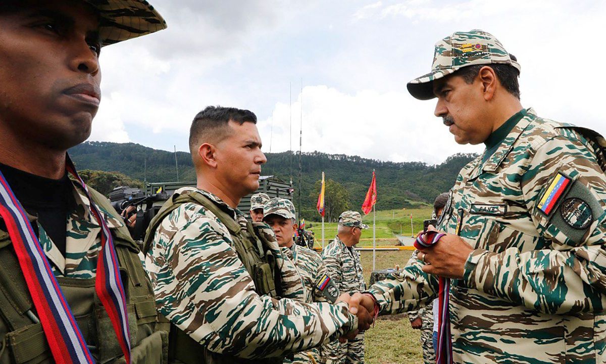 AUTÓCRATA. Nicolás Maduro se reunió con las fuerzas armadas de su país, reafirmando su apoyo militar en medio de la creciente presión internacional.