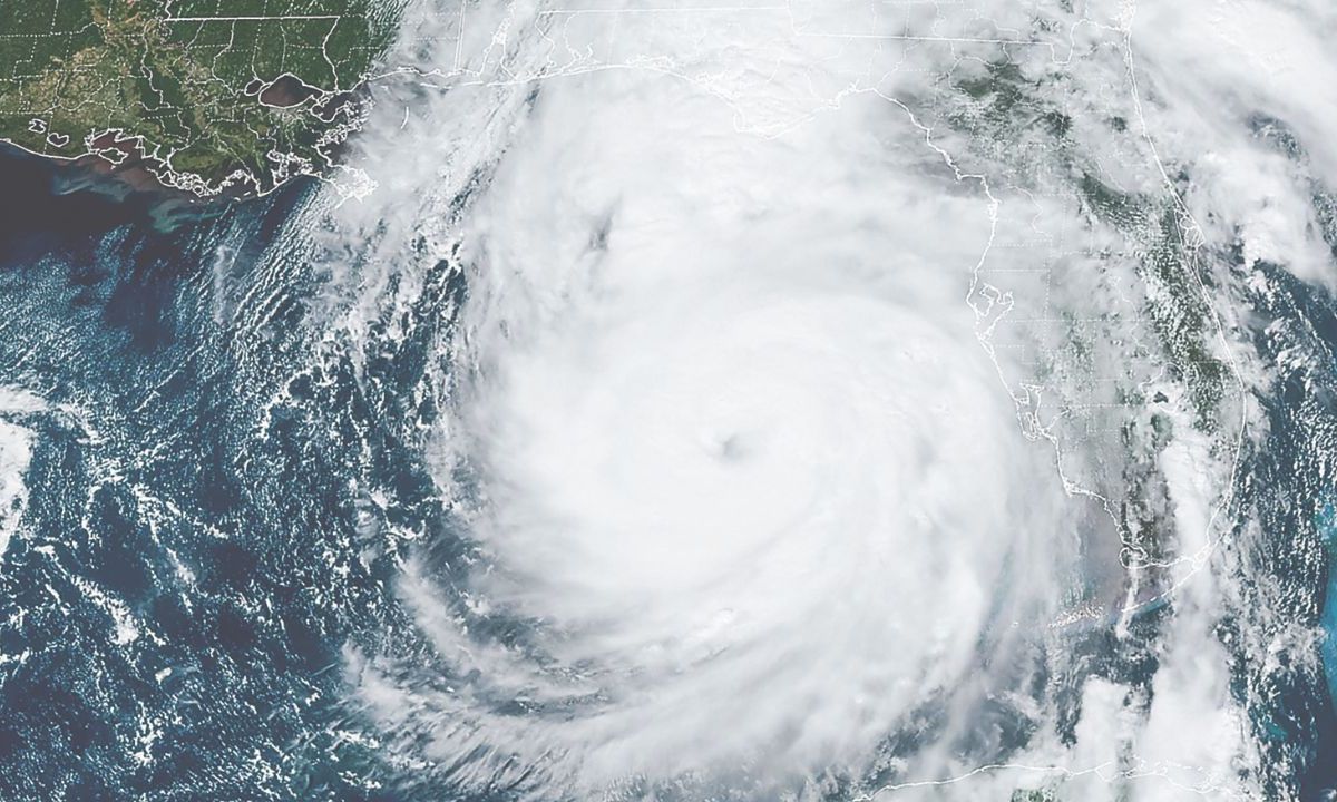 El huracán Helene tocó tierra anoche en la costa de Big Bend, Florida, como una poderosa tormenta de categoría 4