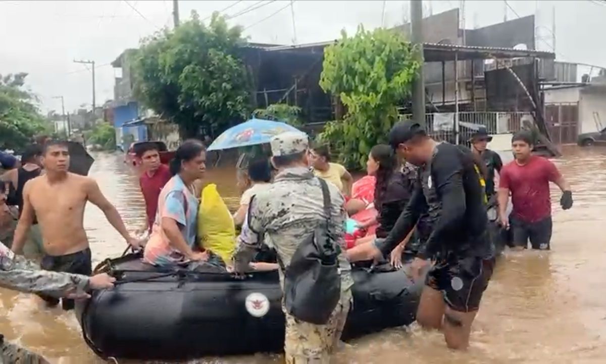 EL huracán John dejó, sólo en el Puerto de Acapulco, 39 mil 941 viviendas y 127 mil 844 personas afectadas, informó Laura Velázquez Alzúa.