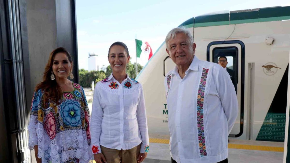 Cierre. En Quintana Roo, el presidente López Obrador hizo entrega de reconocimientos a los ingenieros que participaron en la construcción del Tren Maya.