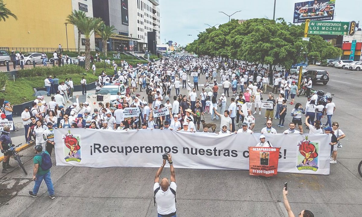 SEGURIDAD. Cientos de ciudadanos protestaron por la inseguridad que azota varias regiones de Sinaloa, lo que trastoca sus actividades y vida cotidiana.