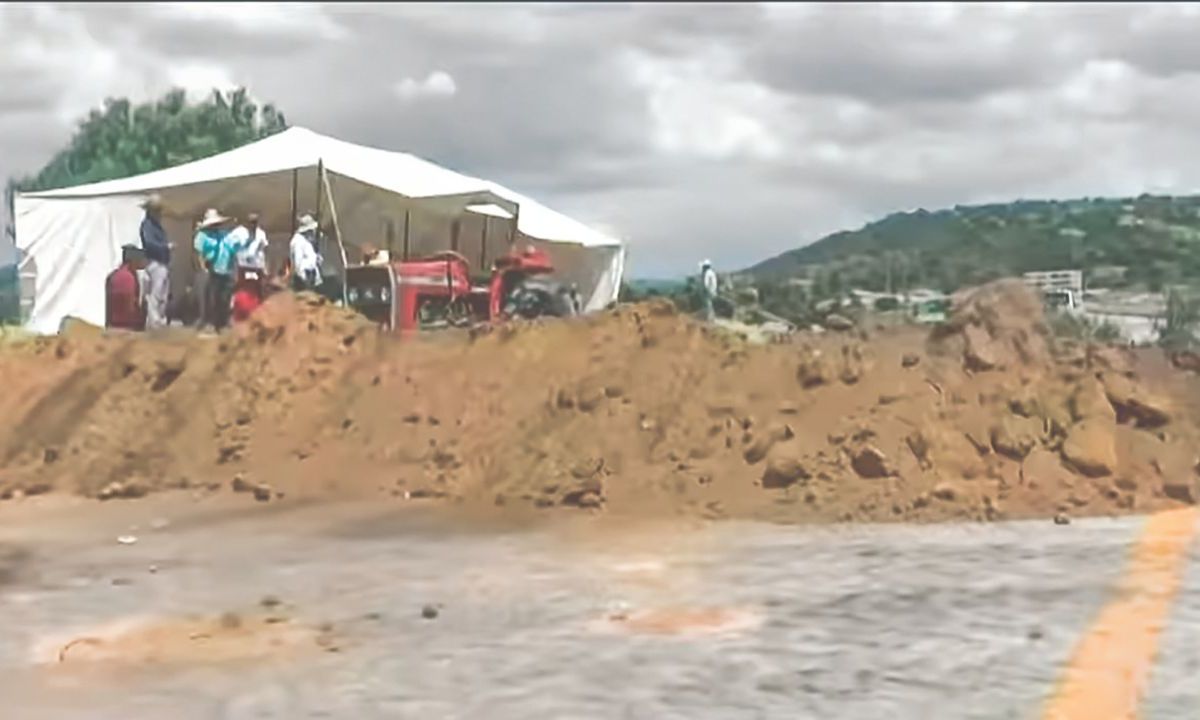 ARCO NORTE. Habitantes de Hidalgo, Edomex y Tlaxcala mantienen cerrada la Autopista  en ambos sentidos, por quinto día.