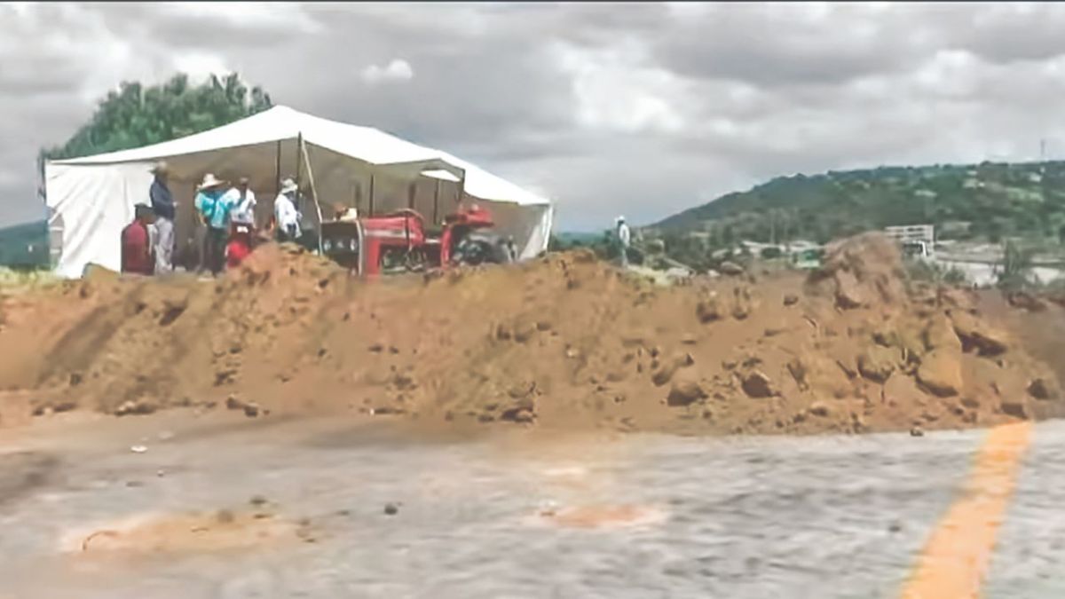 ARCO NORTE. Habitantes de Hidalgo, Edomex y Tlaxcala mantienen cerrada la Autopista  en ambos sentidos, por quinto día.