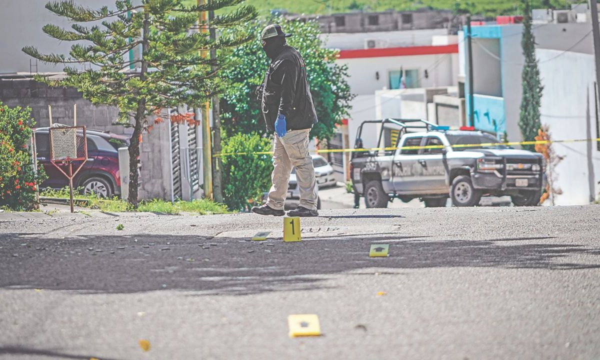 ATAQUE. Durante la madrugada del domingo una casa en el fraccionamiento Colinas del Bosque fue blanco de un grupo de hombres armados.