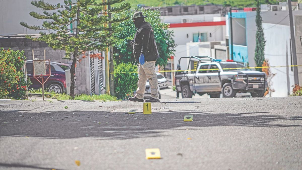 ATAQUE. Durante la madrugada del domingo una casa en el fraccionamiento Colinas del Bosque fue blanco de un grupo de hombres armados.