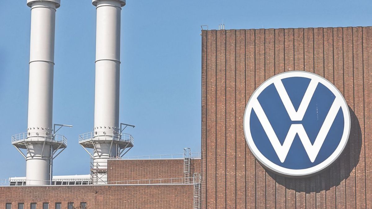 El primer grupo automovilístico europeo, Volkswagen, anunció ayer una reestructuración de su actividad sin precedentes en la historia de la empresa