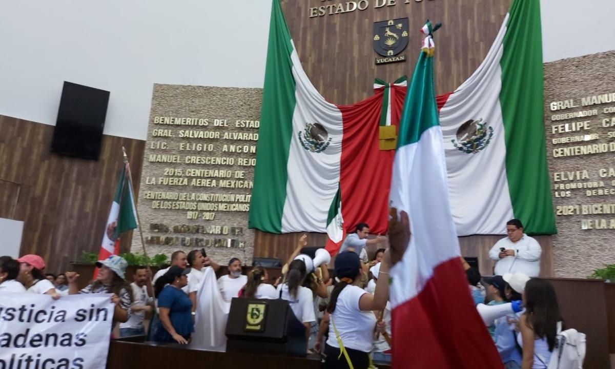 analizan las rutas jurídicas que pueden seguir en las próximas semanas, aunque reconocen que no cuentan con el porcentaje que pide la Constitución para interponer acciones de inconstitucionalidad