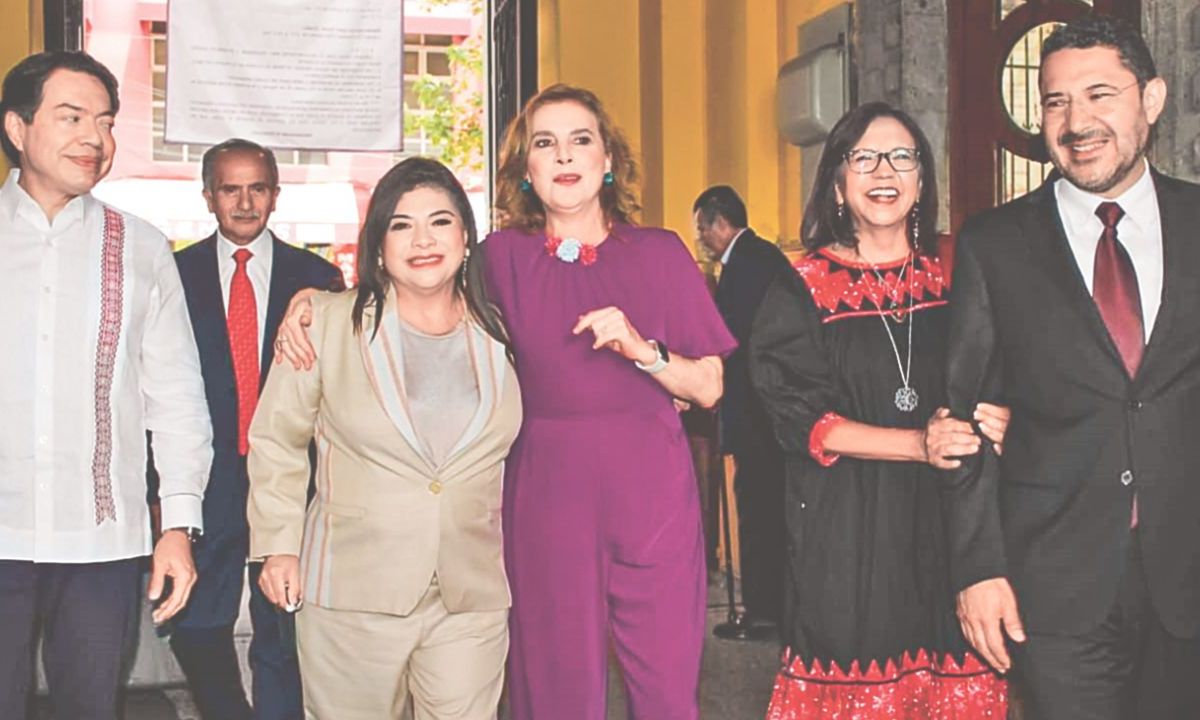 Celebración. En el Fandango por la lectura, Clara Brugada estuvo acompañada por Beatríz Gutiérrez Müller, Martí Batres y Mario Delgado, entre otros.