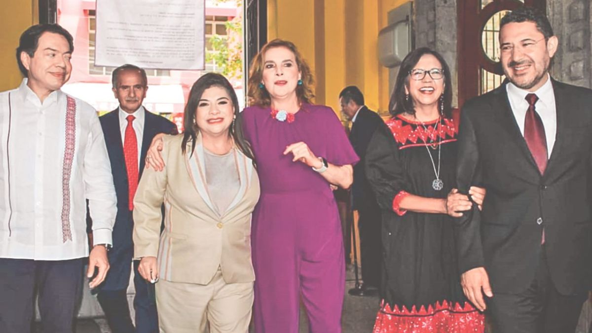 Celebración. En el Fandango por la lectura, Clara Brugada estuvo acompañada por Beatríz Gutiérrez Müller, Martí Batres y Mario Delgado, entre otros.