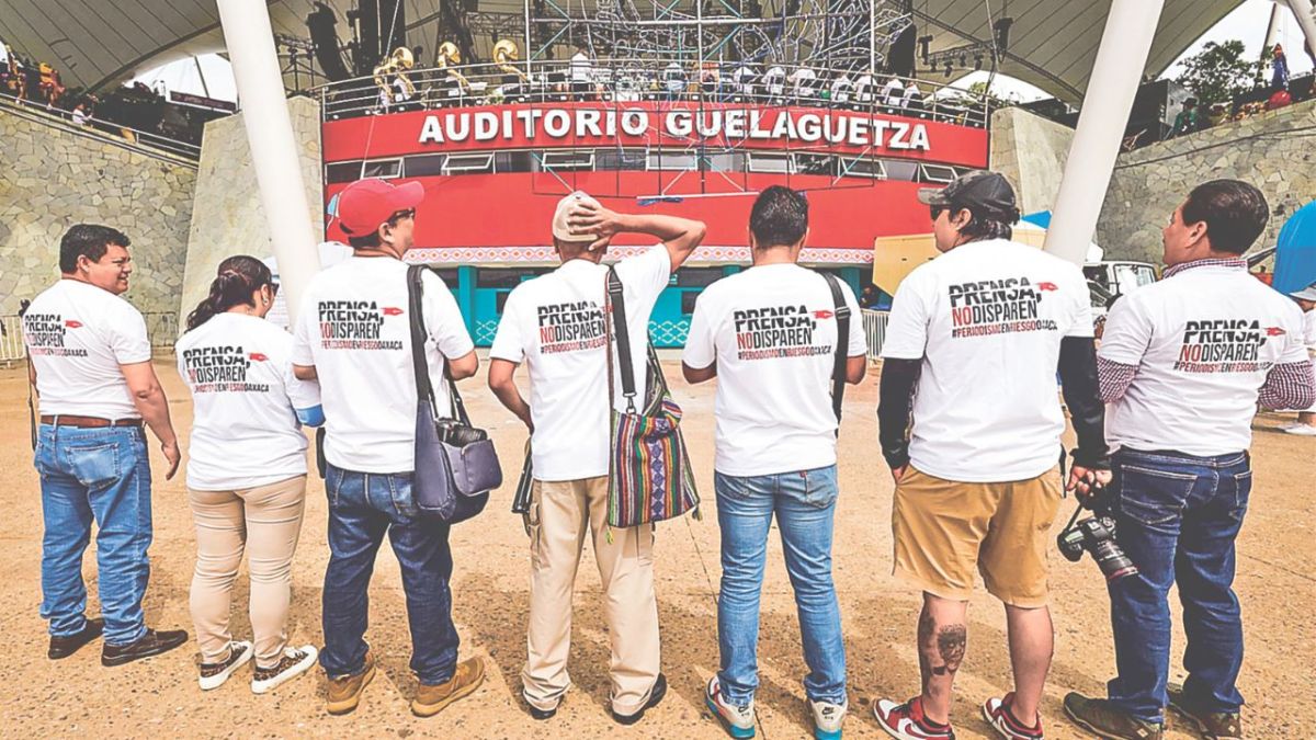 Violencia. Luego de la agresión que sufrió un fotógrafo de El Universal, un grupo de periodistas protestó en defensa de sus derechos. 