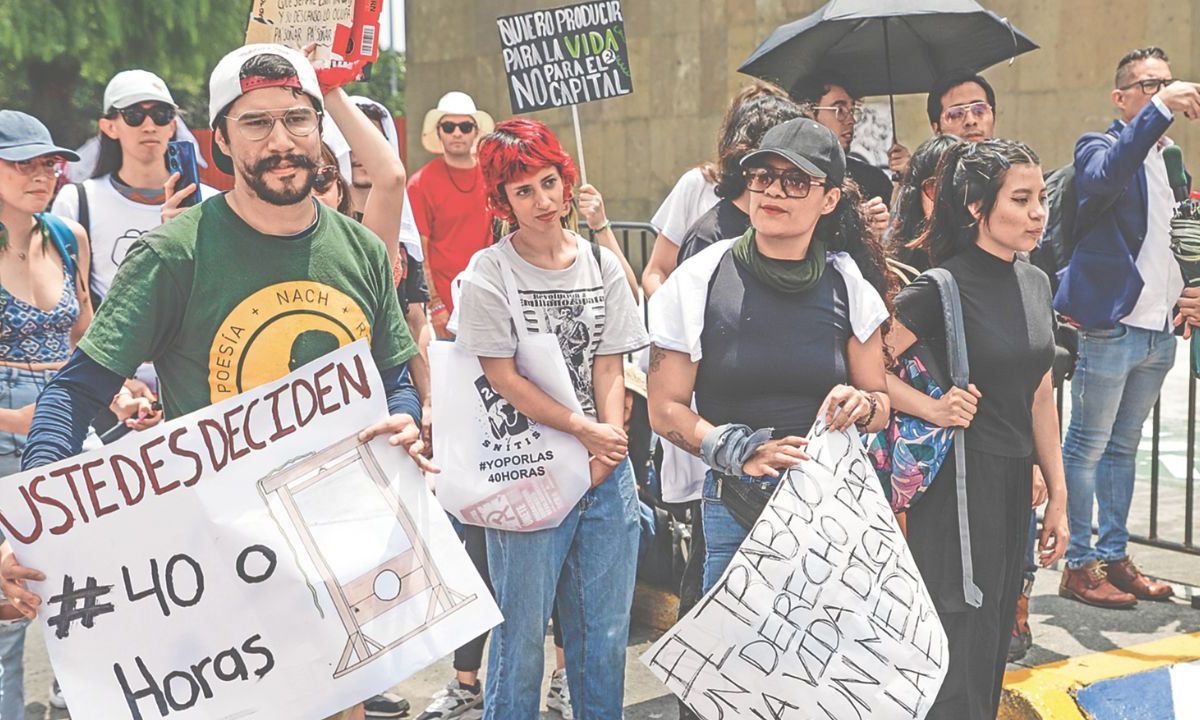 Marcha. Este domingo, protestaron a las afueras de San Lázaro en pro de la reducción a la jornada laboral.