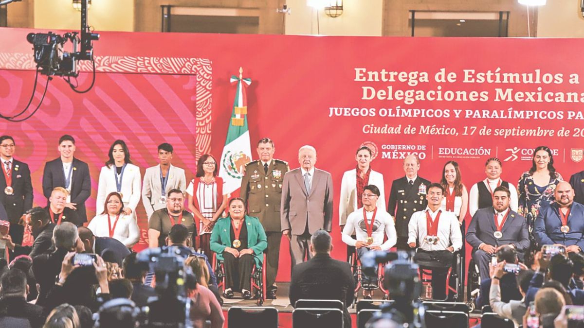 Además de la cifra establecida por participación, el Gobierno de México entregó reconocimientos económicos de tres, dos y un millón de pesos a medallistas de oro, plata y bronce