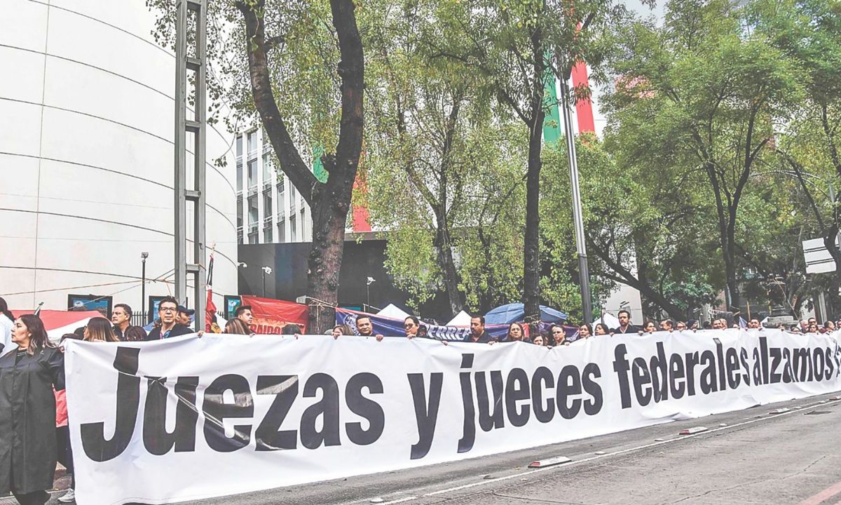 La Asociación de Jueces de Distrito y Magistrados de Circuito (JUFED) anunció que extenderá el paro de labores en juzgados y tribunales del país, tras la aprobación de la reforma judicial