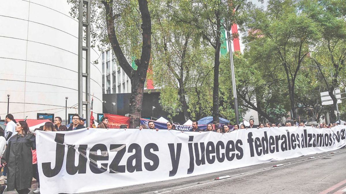 La Asociación de Jueces de Distrito y Magistrados de Circuito (JUFED) anunció que extenderá el paro de labores en juzgados y tribunales del país, tras la aprobación de la reforma judicial