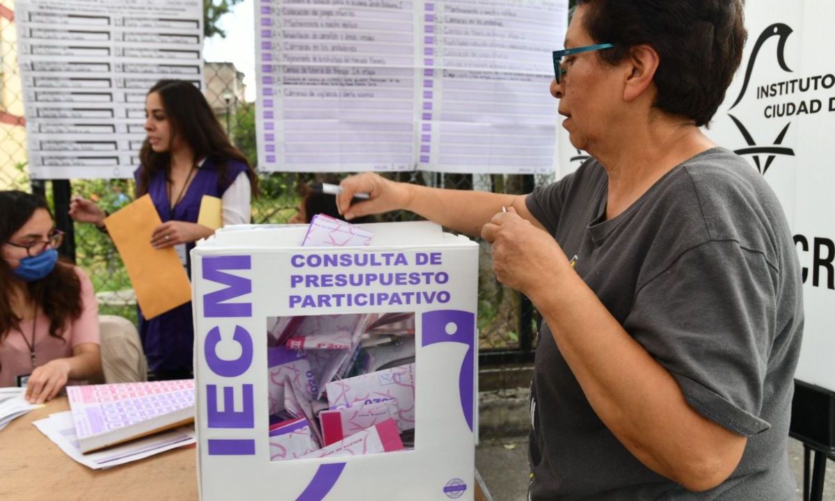 Garantía.  Autoridades electorales aseguraron que este mecanismo da poder a las y los colonos sobre el manejo de recursos públicos. 