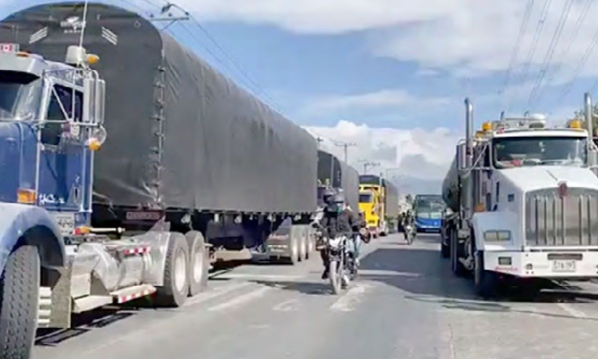 FRENO. Transportistas toman las calles por aumento del hidrocarburo.