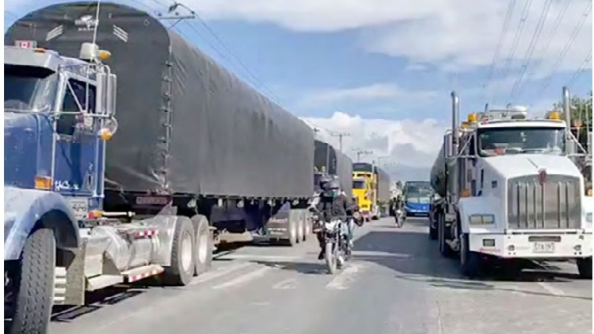 FRENO. Transportistas toman las calles por aumento del hidrocarburo.