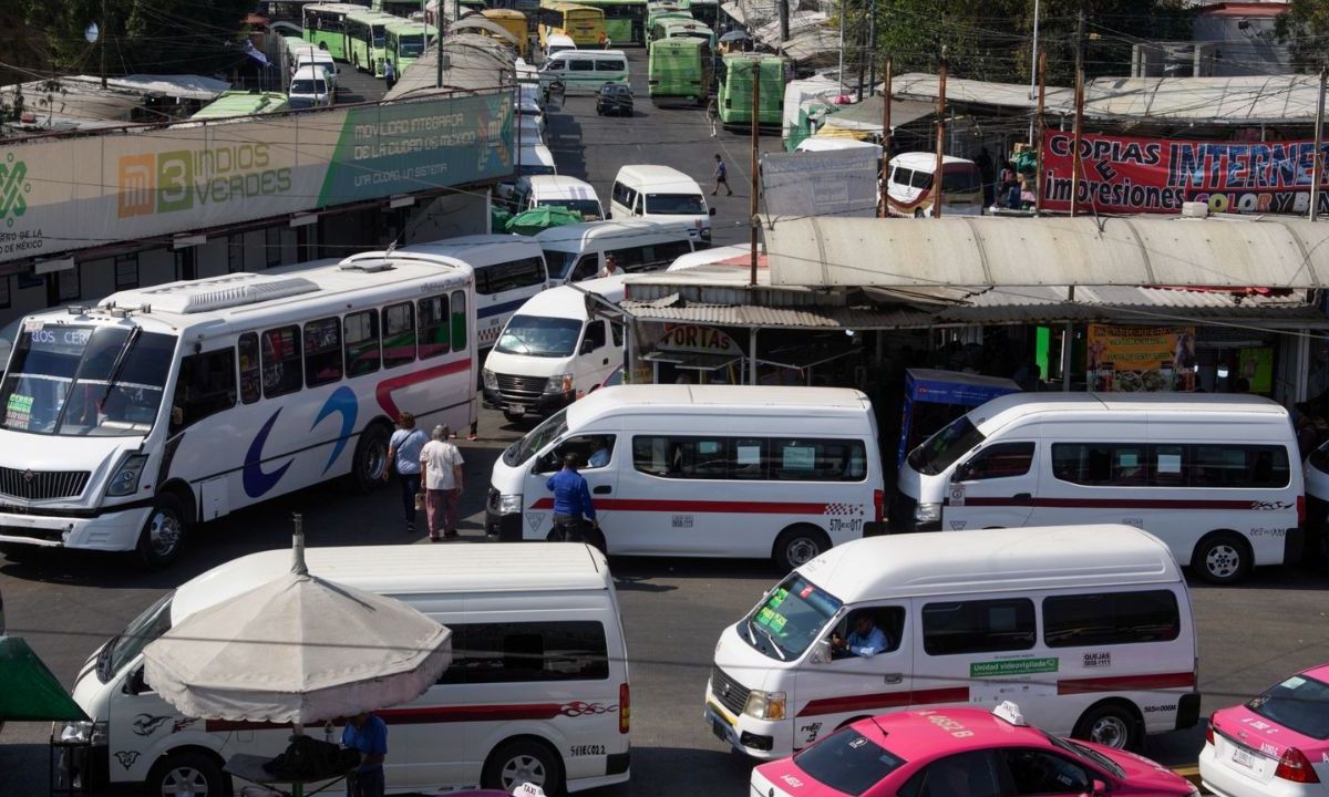 Afluencia. Diariamente 7.1 millones de capitalinos recurren a estos centros de transporte público, destacó el diputado Víctor Hugo Romo.