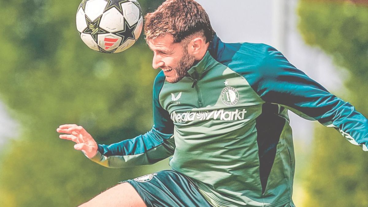 Feyenoord durante la temporada pasada de Champions League, Santiago Giménez vivirá desde hoy su segunda temporada en competiciones internacionales con el debut del cuadro neerlandés ante el Bayer Leverkusen