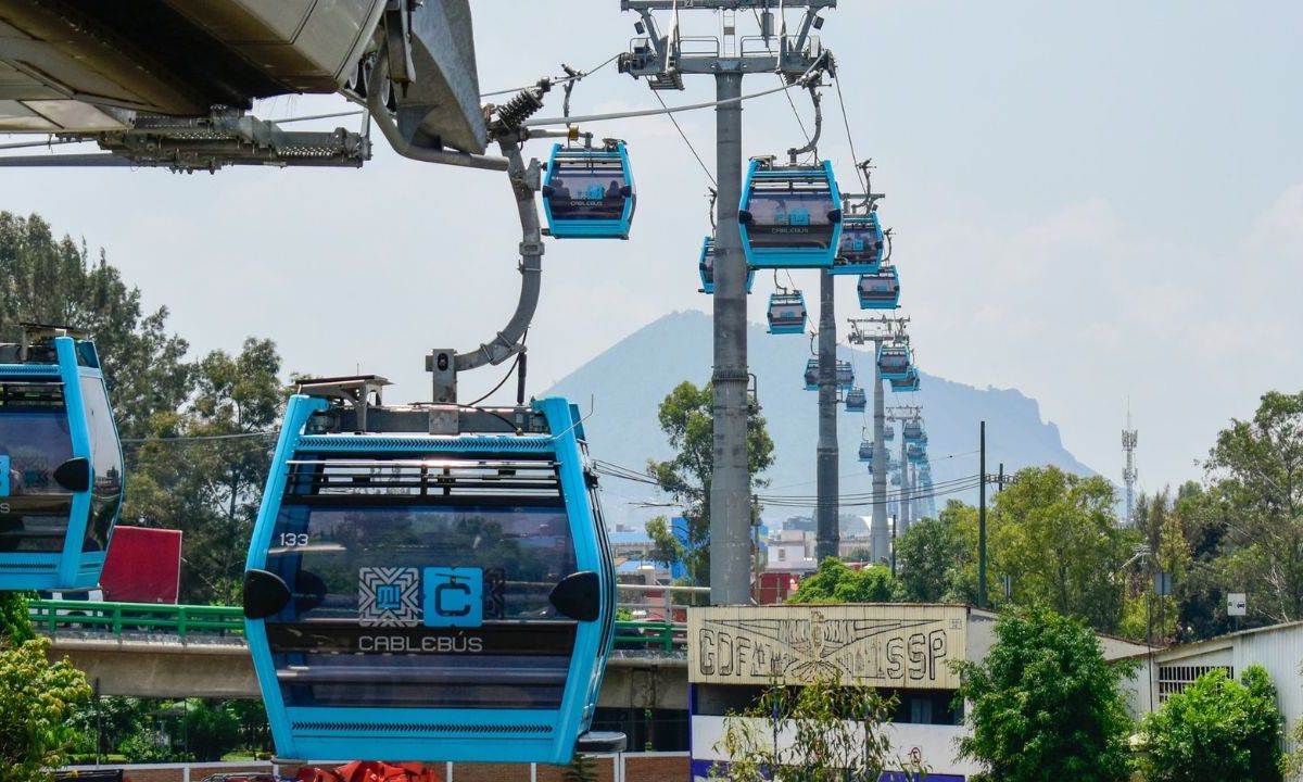 Alcance. El mandatario subrayó una mayor conectividad con las periferias urbanas a través de sistemas como el Cablebús.