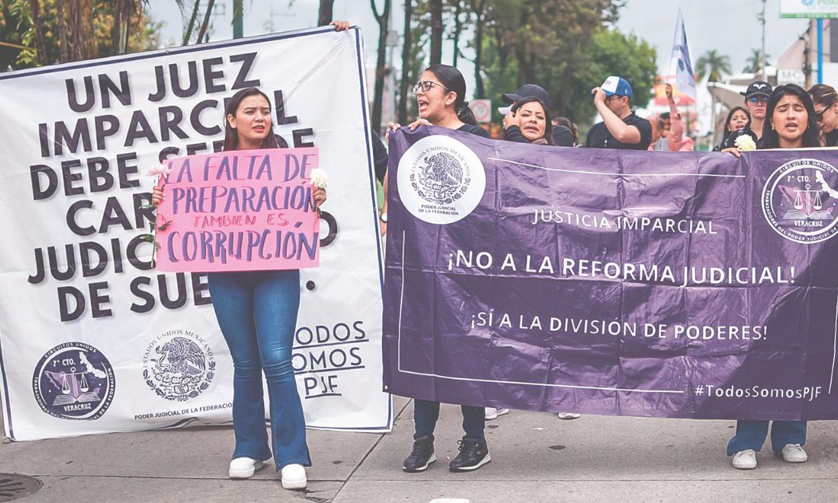 Incertidumbre. Pese a las protestas en contra de la reforma judicial se proyecta que al menos queden desempleados, al no cubrir los requisitos para jubilarse.