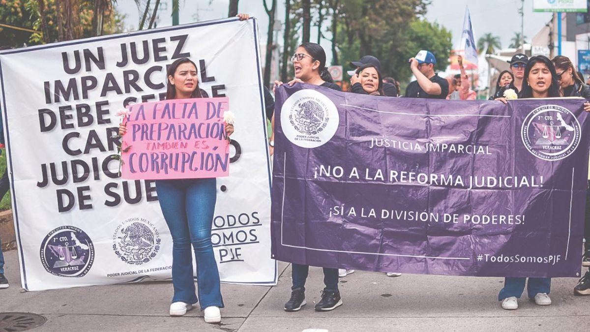 Incertidumbre. Pese a las protestas en contra de la reforma judicial se proyecta que al menos queden desempleados, al no cubrir los requisitos para jubilarse.