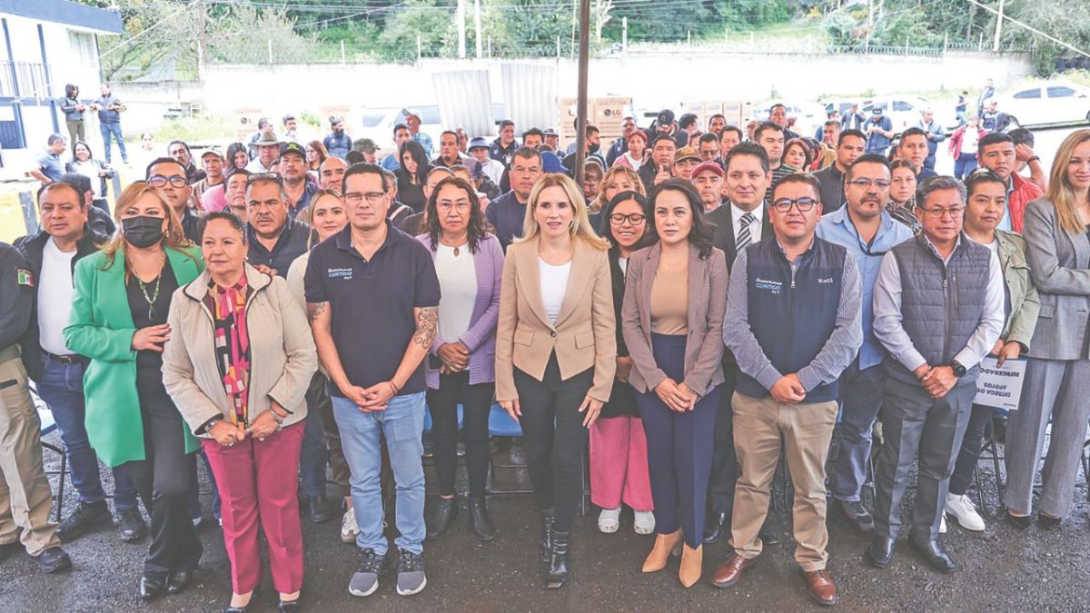 AYUDA. La alcaldesa Romina Contreras Carrasco visitó damnificados de las comunidades de Magdalena Chichicaspa y Zacamulpa.