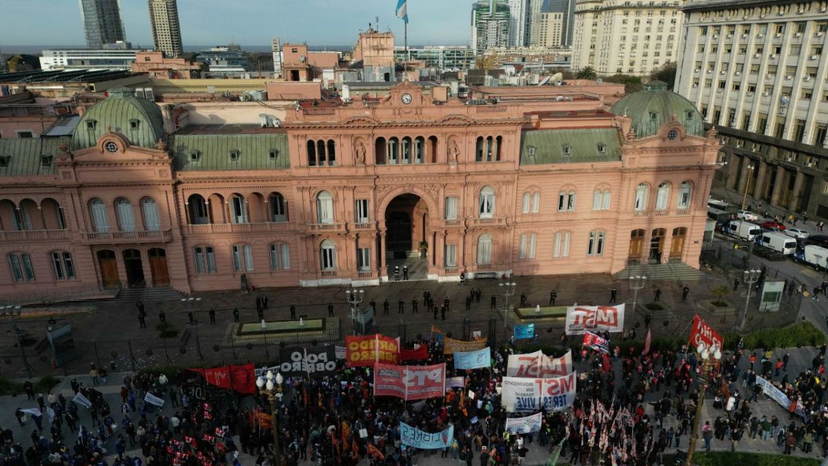 Organizaciones de la sociedad civil y dirigentes opositores repudiaron el decreto del presidente argentino, Javier Milei, que limita el acceso a la información pública