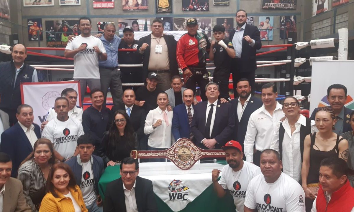 Celebra CMB programa de reinserción social Daniel Paulino En coordinado con la directora del programa Knockout No Tires la Toalla, Eunice Rendón, el Consejo Mundial de Boxeo celebró los nueve años de esta iniciativa encargada de brindar un tipo de apoyo a personal recluido en instituciones de reinserción social, que hoy también llega a algunas colonias en México. Con apoyo del organismo presidido por Mauricio Sulaimán, este programa tiene como objetivo brindar opciones a las personas privadas de su libertad, la oportunidad de integrarse a la actividad física por medio del boxeo, con la posibilidad de obtener certificaciones como entrenadores del CMB. “Nosotros después de nueve años y en compañía del Consejo Mundial de Boxeo, hemos logrado replicar este modelo además de en las cárceles, también en colonias de alta vulnerabilidad social, con maestros capacitados”, indicó la doctora Eunice Rendón. Con tres pilares dentro del programa entre atención emocional, clínicas de boxeo y sesiones para corregir comportamientos sociales impartidas por otro programa aliado a dicha causa (Fundación para la Reconciliación).