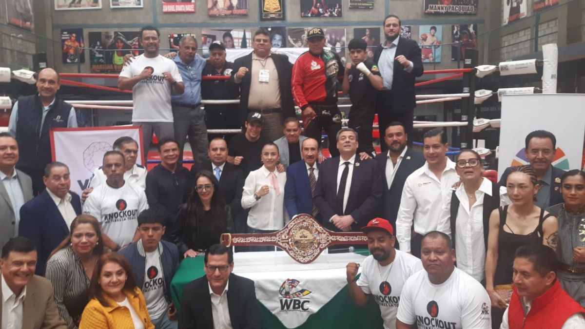 Celebra CMB programa de reinserción social Daniel Paulino En coordinado con la directora del programa Knockout No Tires la Toalla, Eunice Rendón, el Consejo Mundial de Boxeo celebró los nueve años de esta iniciativa encargada de brindar un tipo de apoyo a personal recluido en instituciones de reinserción social, que hoy también llega a algunas colonias en México. Con apoyo del organismo presidido por Mauricio Sulaimán, este programa tiene como objetivo brindar opciones a las personas privadas de su libertad, la oportunidad de integrarse a la actividad física por medio del boxeo, con la posibilidad de obtener certificaciones como entrenadores del CMB. “Nosotros después de nueve años y en compañía del Consejo Mundial de Boxeo, hemos logrado replicar este modelo además de en las cárceles, también en colonias de alta vulnerabilidad social, con maestros capacitados”, indicó la doctora Eunice Rendón. Con tres pilares dentro del programa entre atención emocional, clínicas de boxeo y sesiones para corregir comportamientos sociales impartidas por otro programa aliado a dicha causa (Fundación para la Reconciliación).