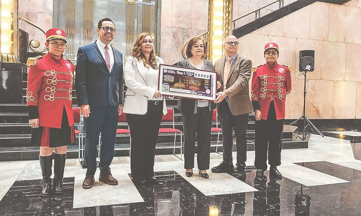 El Palacio de Bellas Artes cumple nueve décadas de existencia y en el marco de la celebración se presentó una pieza musical, así como un billete de lotería conmemorativos