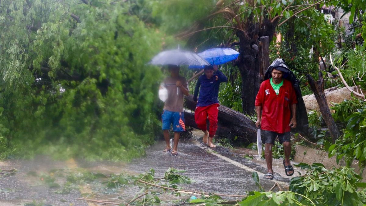 RECUENTO. Comunidades de la costa chica como Marquelia, Punta Maldonado sufren los estragos por el huracán.