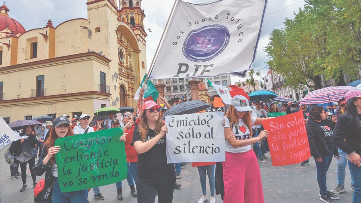 Lucha. Pese a la aprobación de la reforma en 18 congresos estatales, trabajadores del Poder Judicial continúan con la protestas en contra.