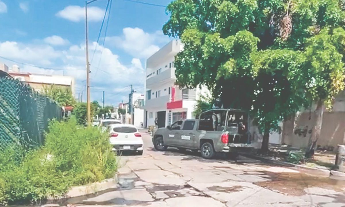 Alrededor del mediodía de  ayer se reportó la presencia de militares en la colonia Tierra Blanca, en el edificio de departamentos DOS15,  al parecer por un operativo.