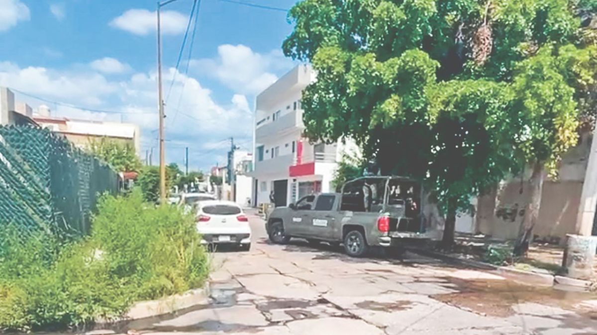 Alrededor del mediodía de  ayer se reportó la presencia de militares en la colonia Tierra Blanca, en el edificio de departamentos DOS15,  al parecer por un operativo.