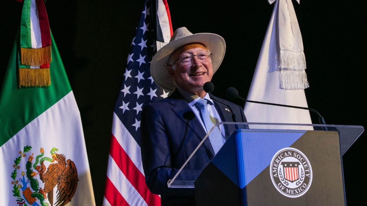 Ken Salazar destacó los beneficios del T-MEC y los proyectos económicos que impulsan Estados Unidos y México.