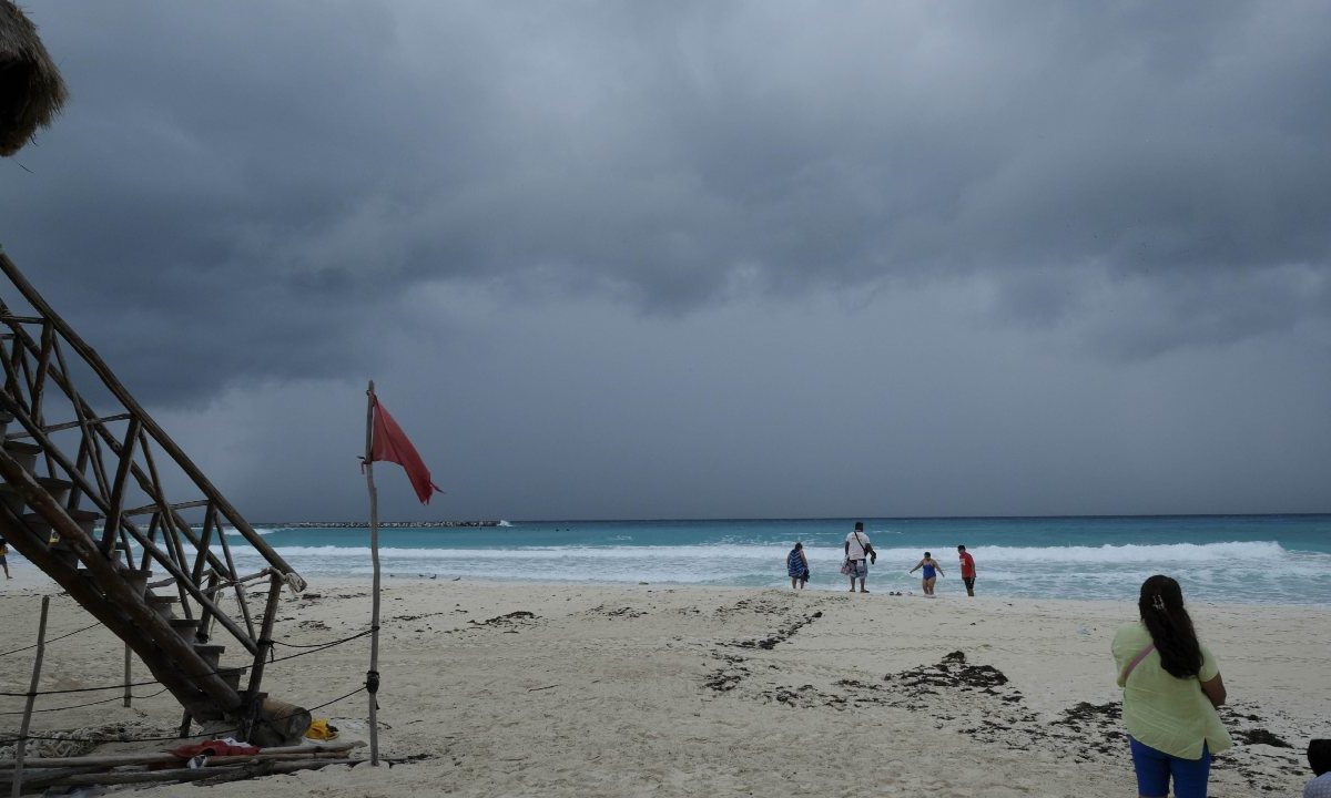 La tormenta tropical 'Helene' podría intensificarse y no se descartaría que impacte en las costas de Quintana Roo, durante el miércoles