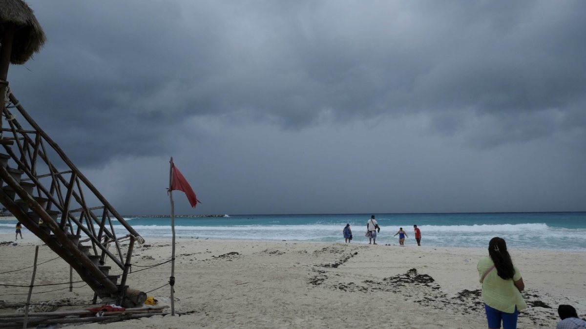 La tormenta tropical 'Helene' podría intensificarse y no se descartaría que impacte en las costas de Quintana Roo, durante el miércoles