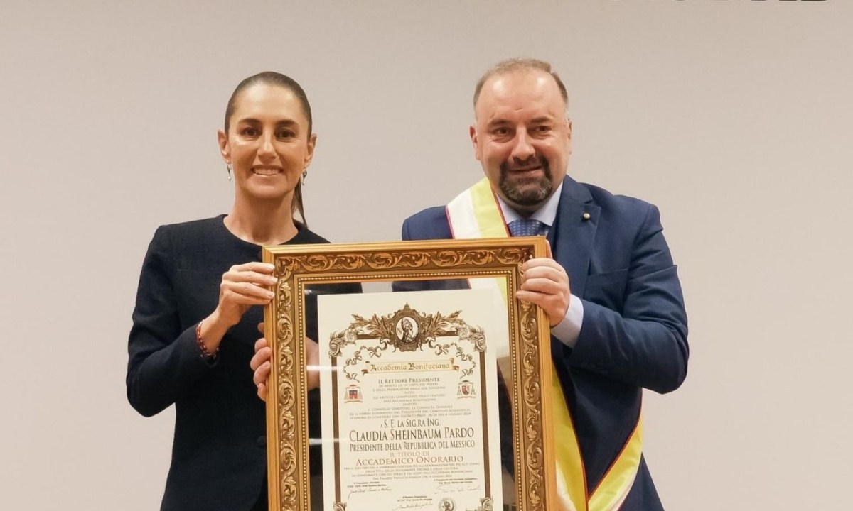 Foto: X@Claudiashein/ Se le otorga el premio Premio Internazionale Bonifacio VIII por la Cultura de la paz