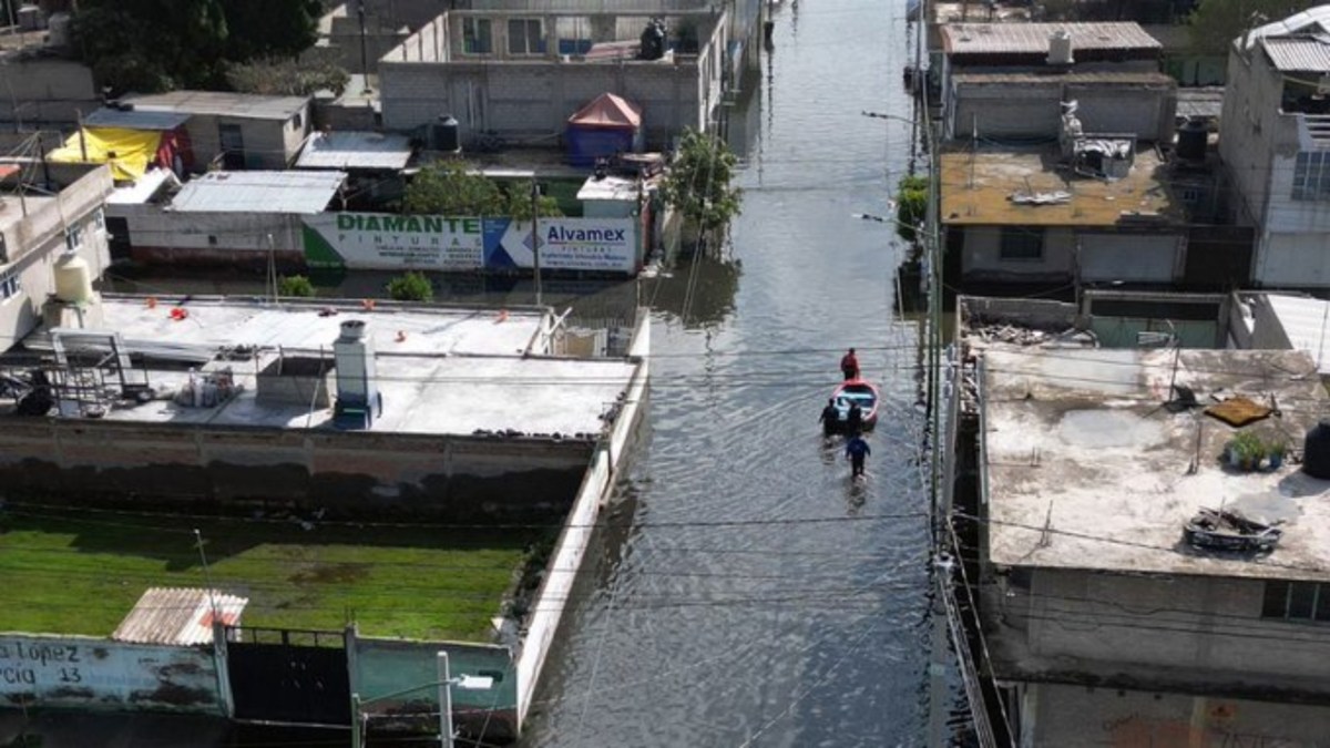 Foto: X@NOISVALA/ Apoyo económico a damnificados de Chalco